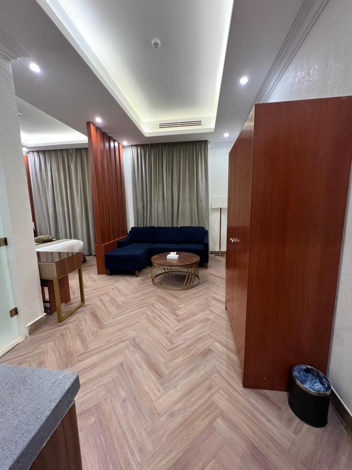 Smayah Hotel Riyadh Bagian luar foto