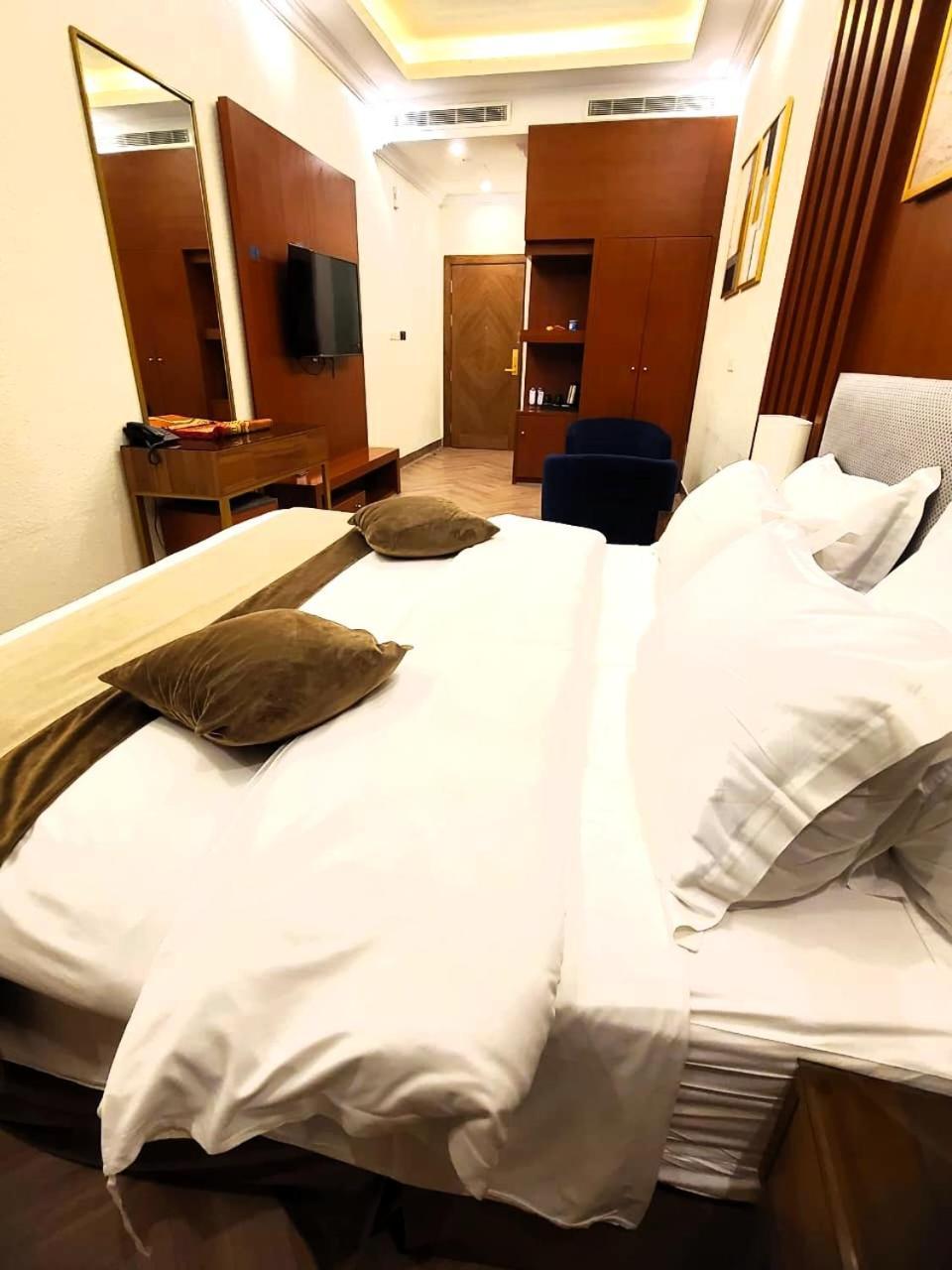 Smayah Hotel Riyadh Bagian luar foto